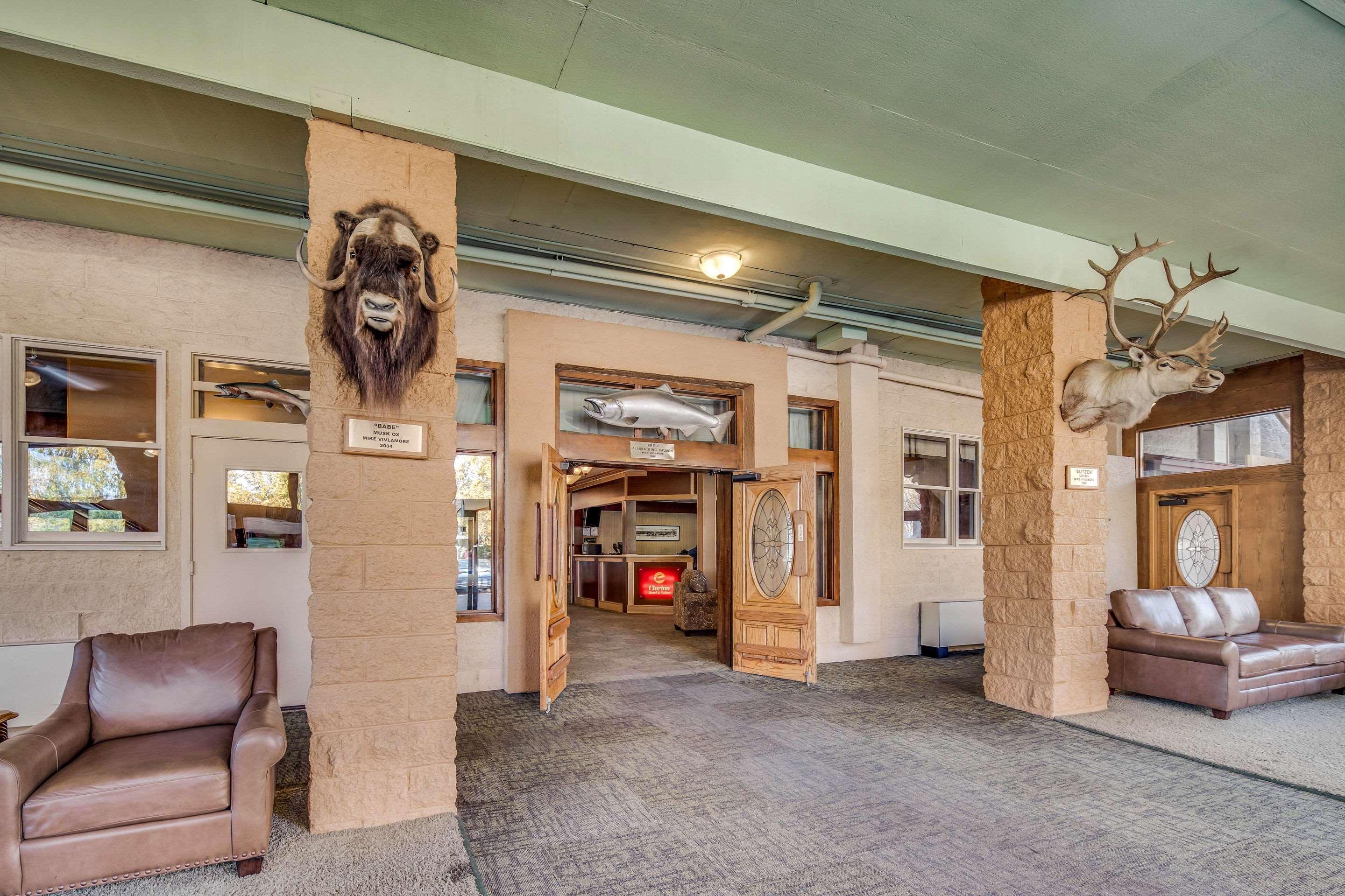 Clarion Hotel & Suites Fairbanks Near Ft Wainwright Bagian luar foto