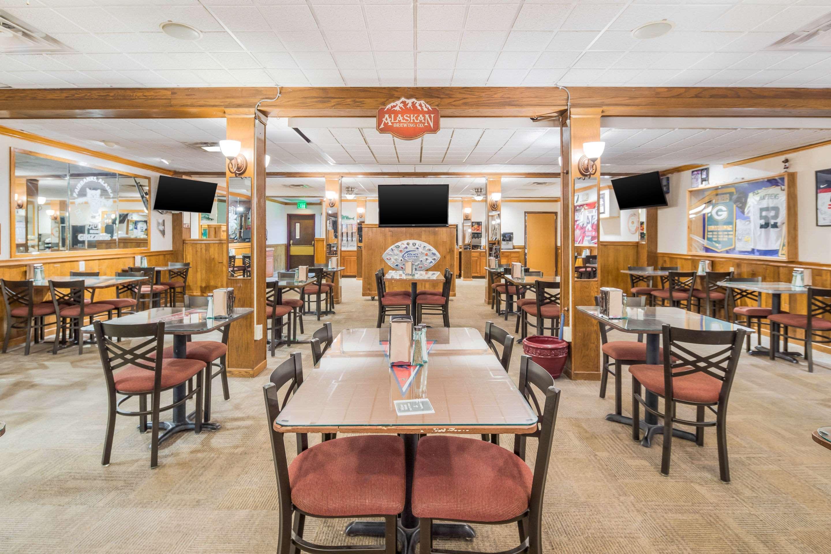 Clarion Hotel & Suites Fairbanks Near Ft Wainwright Bagian luar foto