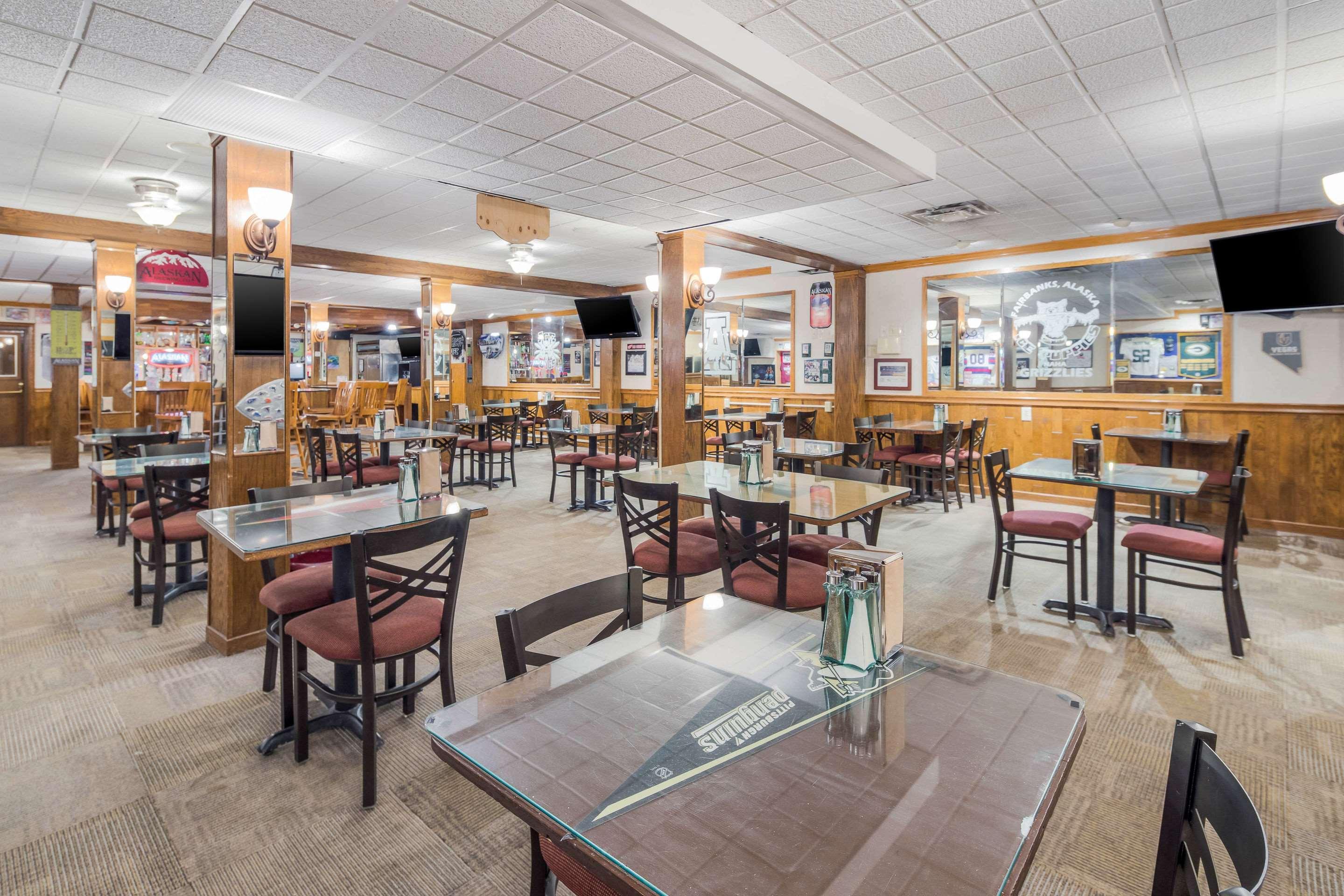 Clarion Hotel & Suites Fairbanks Near Ft Wainwright Bagian luar foto