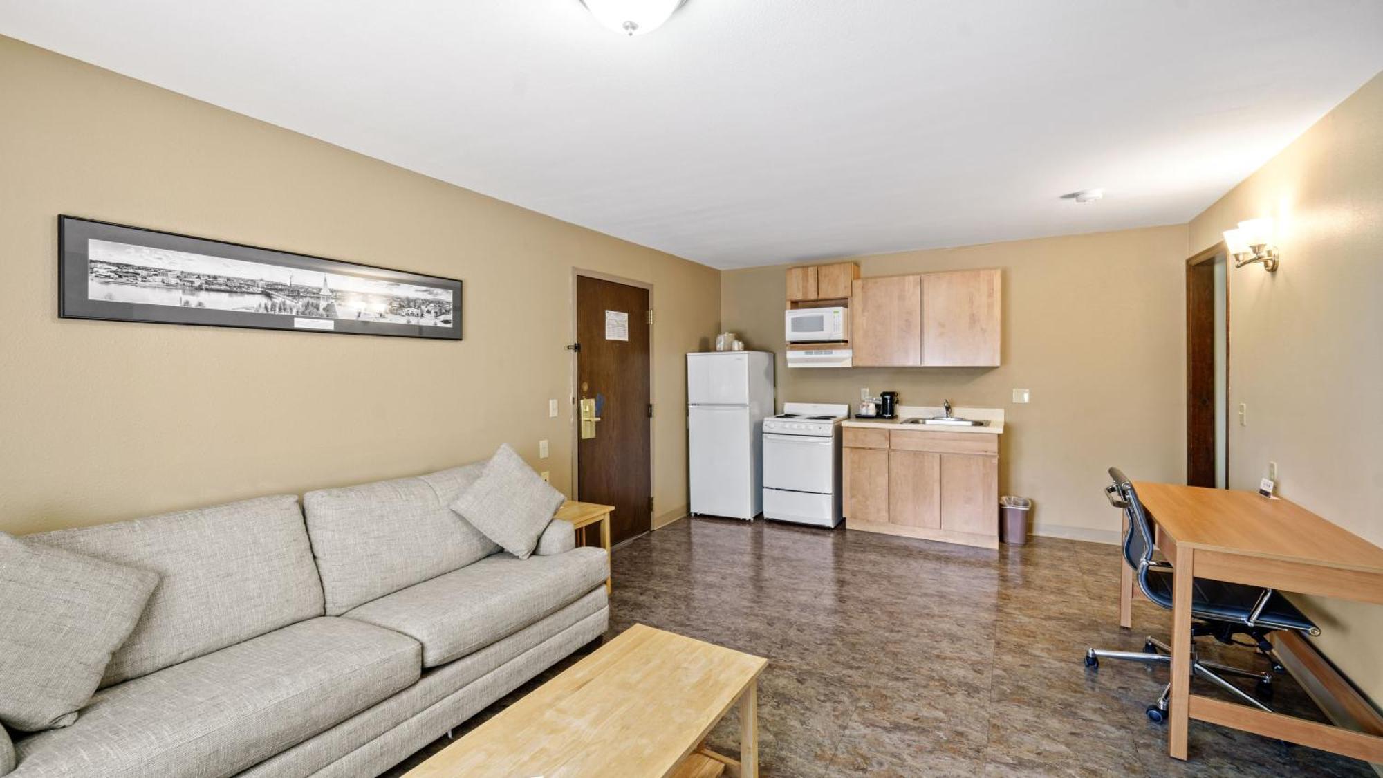 Clarion Hotel & Suites Fairbanks Near Ft Wainwright Bagian luar foto