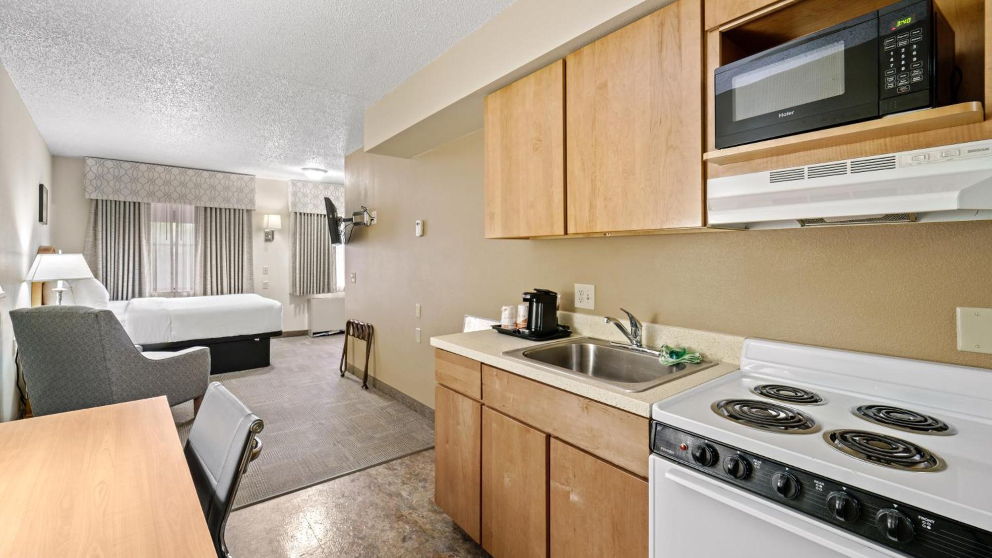 Clarion Hotel & Suites Fairbanks Near Ft Wainwright Bagian luar foto
