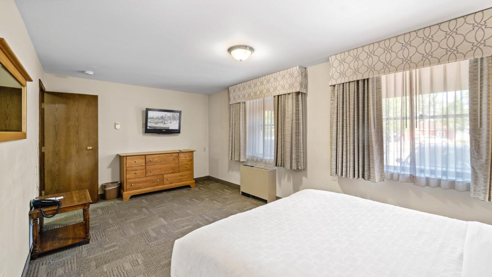Clarion Hotel & Suites Fairbanks Near Ft Wainwright Bagian luar foto