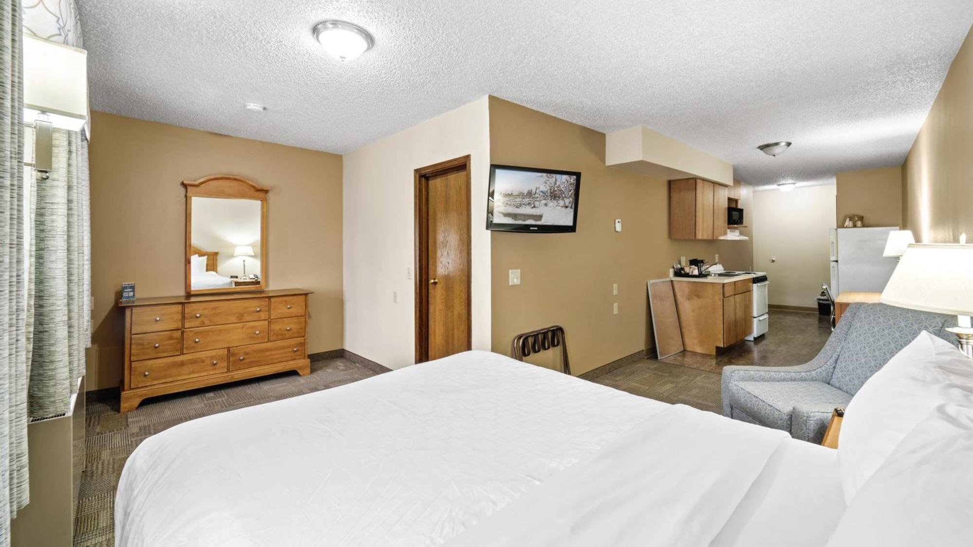 Clarion Hotel & Suites Fairbanks Near Ft Wainwright Bagian luar foto