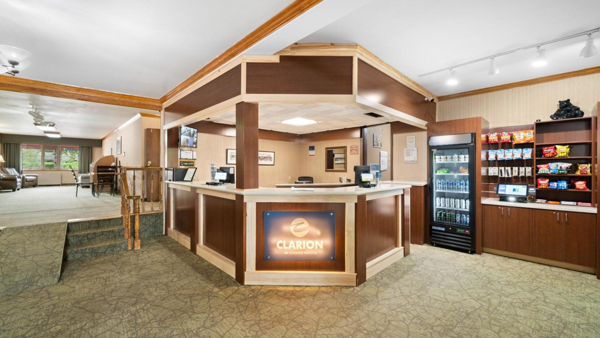 Clarion Hotel & Suites Fairbanks Near Ft Wainwright Bagian luar foto